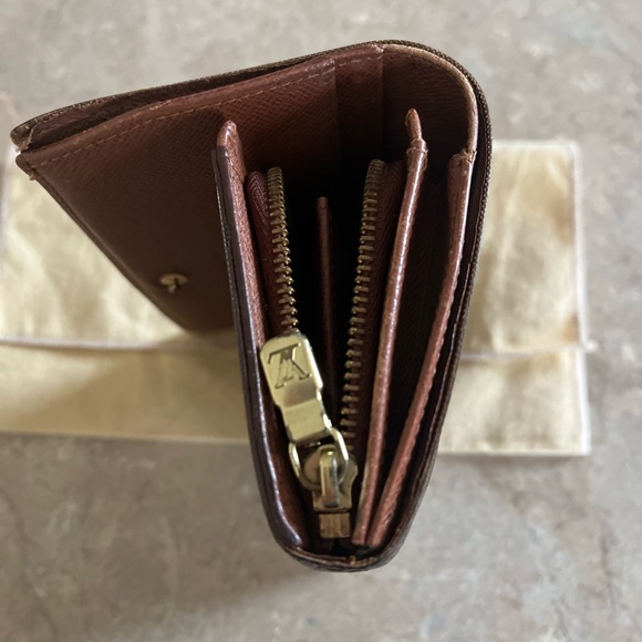 Louis Vuitton Wallet - Picture 8 of 10